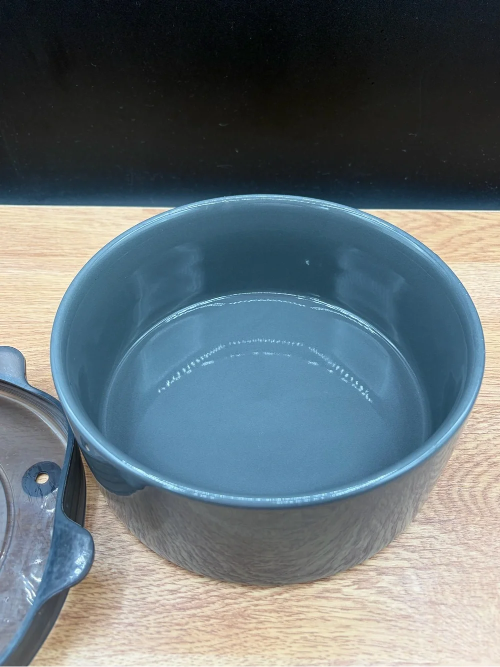 2018 Pampered Chef Quick Cooker With Stretch Silicon Vented Lid Gray Ceramic